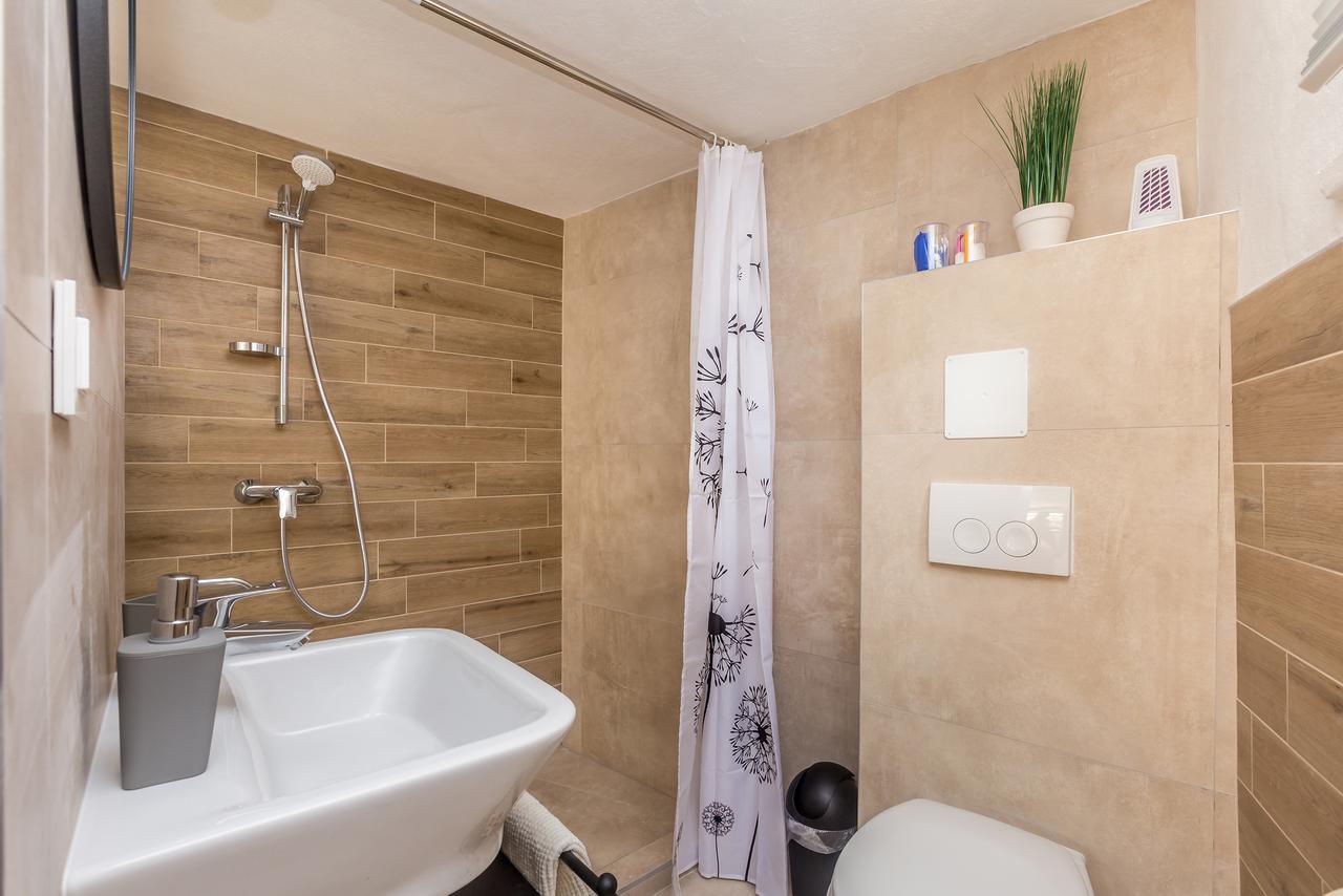 Holiday Home Jela Dobrinj Exterior photo