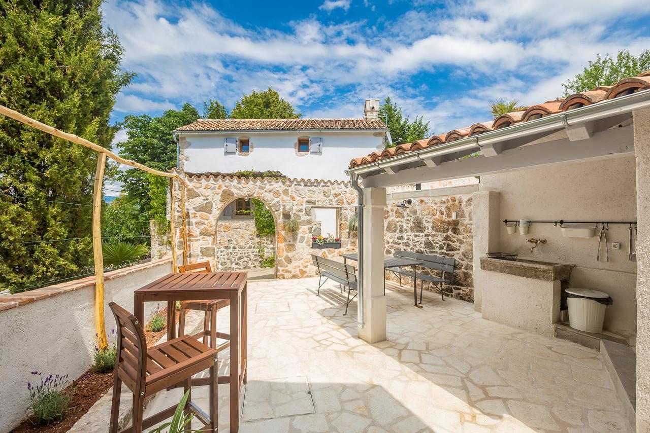 Holiday Home Jela Dobrinj Exterior photo